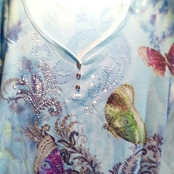 beautiful butterfly top - Picture 5 of 5
